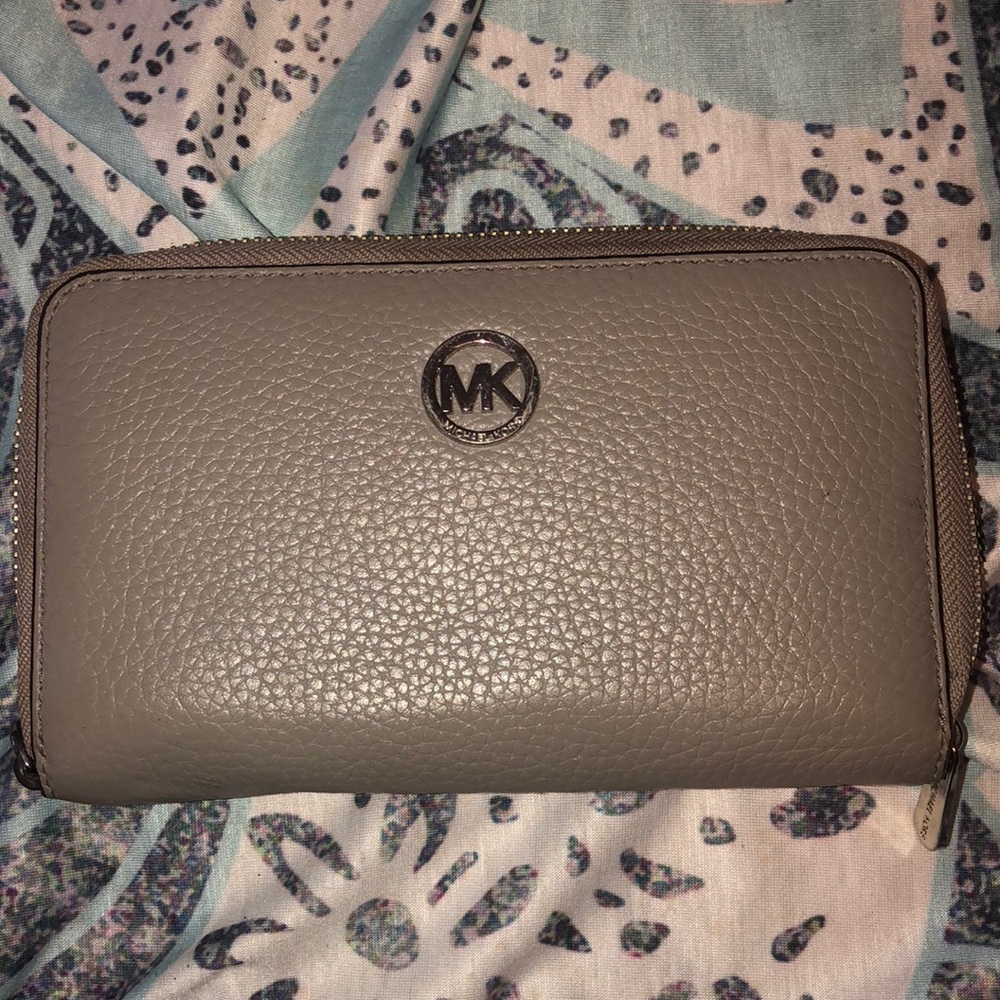 Micheal Kors grey Wallet